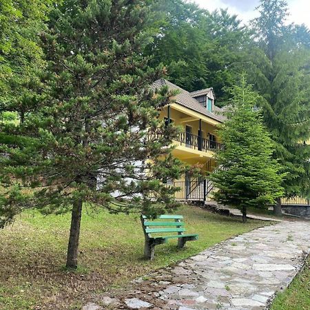 Hotel Bujtina Te Grima Theth Exteriér fotografie