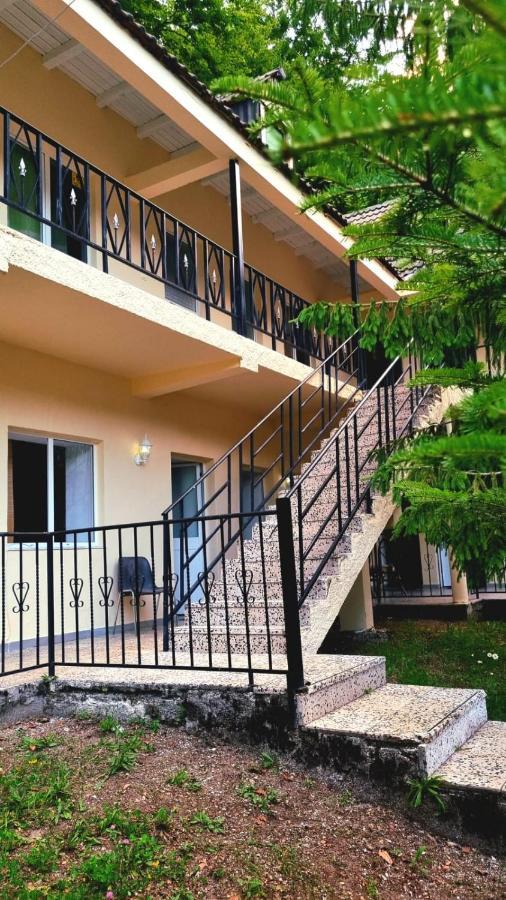 Hotel Bujtina Te Grima Theth Exteriér fotografie