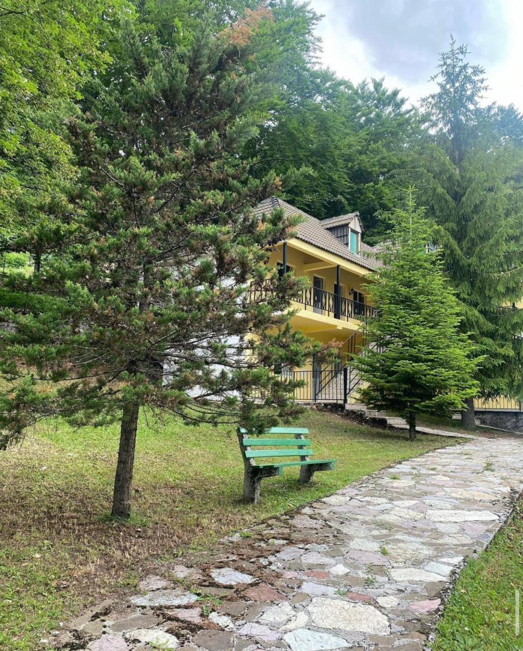Hotel Bujtina Te Grima Theth Exteriér fotografie